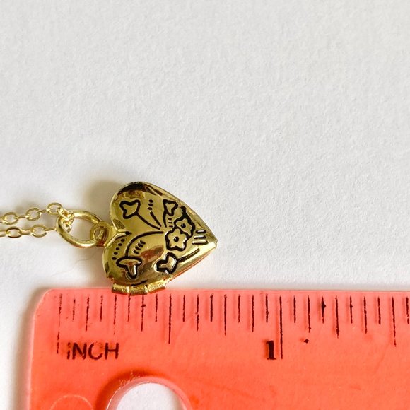 Vintage Gold Flower Heart Locket Necklace Dainty Small Photo Charm 18" Plated - Picture 10 of 10